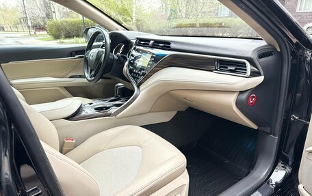 Toyota Camry, 2018 год, 2 830 000 рублей, 10 фотография