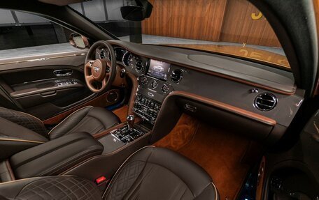 Bentley Mulsanne II, 2017 год, 18 000 000 рублей, 24 фотография
