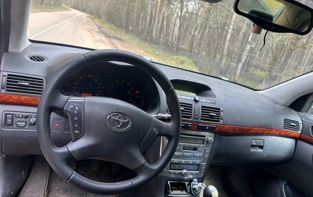 Toyota Avensis III рестайлинг, 2003 год, 430 000 рублей, 2 фотография