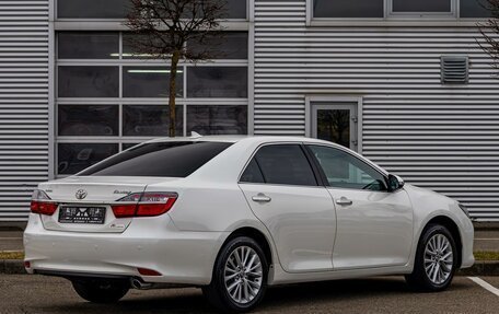 Toyota Camry, 2017 год, 1 755 000 рублей, 6 фотография