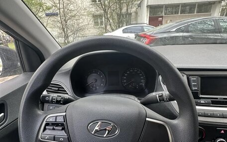 Hyundai Solaris II рестайлинг, 2021 год, 1 600 000 рублей, 8 фотография