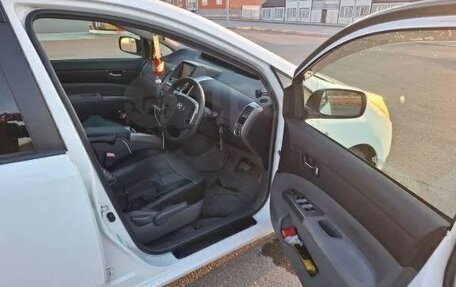 Toyota Prius, 2010 год, 650 000 рублей, 3 фотография