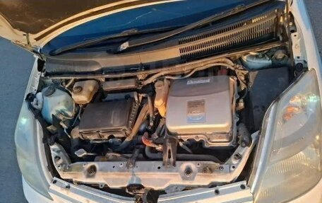 Toyota Prius, 2010 год, 650 000 рублей, 4 фотография