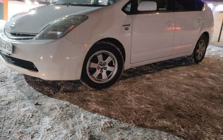 Toyota Prius, 2010 год, 650 000 рублей, 10 фотография