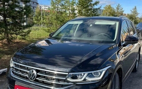 Volkswagen Tiguan II, 2021 год, 3 850 000 рублей, 2 фотография