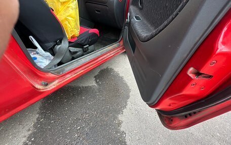 Mitsubishi Colt VI рестайлинг, 2000 год, 110 000 рублей, 21 фотография