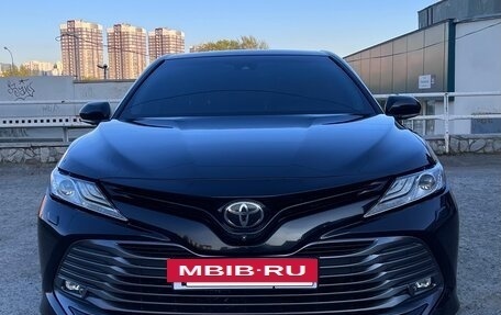 Toyota Camry, 2019 год, 2 800 000 рублей, 2 фотография