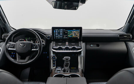 Toyota Land Cruiser, 2023 год, 12 300 000 рублей, 12 фотография