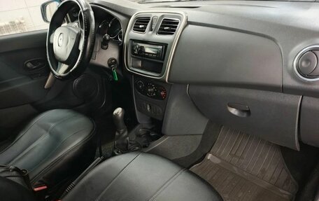 Renault Logan II, 2017 год, 404 000 рублей, 10 фотография