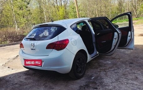 Opel Astra J, 2011 год, 630 000 рублей, 9 фотография