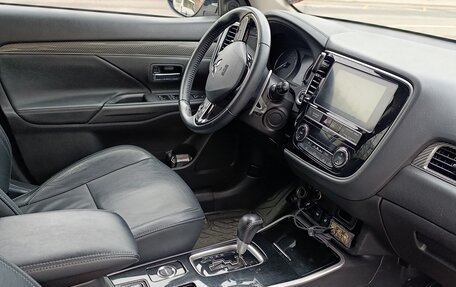 Mitsubishi Outlander III рестайлинг 3, 2019 год, 2 100 000 рублей, 11 фотография
