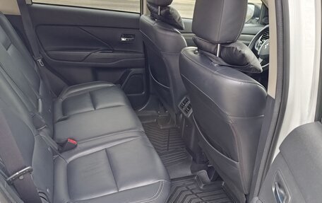 Mitsubishi Outlander III рестайлинг 3, 2019 год, 2 100 000 рублей, 12 фотография