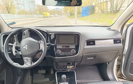 Mitsubishi Outlander III рестайлинг 3, 2019 год, 2 100 000 рублей, 15 фотография