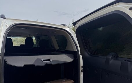Toyota Land Cruiser Prado 150 рестайлинг 2, 2019 год, 5 000 000 рублей, 8 фотография