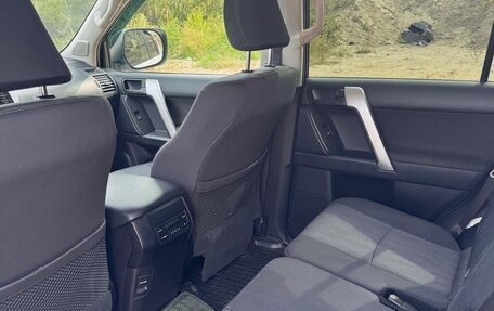 Toyota Land Cruiser Prado 150 рестайлинг 2, 2019 год, 5 000 000 рублей, 7 фотография