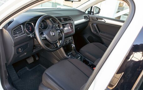 Volkswagen Tiguan II, 2020 год, 2 425 000 рублей, 13 фотография