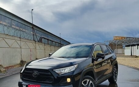 Toyota RAV4, 2019 год, 3 150 000 рублей, 2 фотография