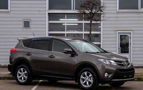 Toyota RAV4, 2015 год, 1 565 000 рублей, 3 фотография