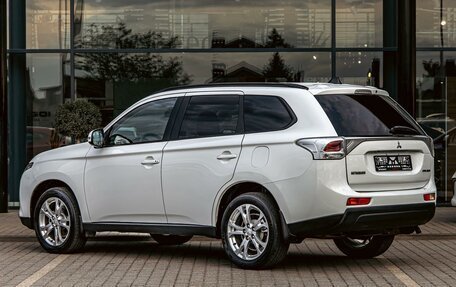 Mitsubishi Outlander III рестайлинг 3, 2014 год, 1 295 000 рублей, 4 фотография