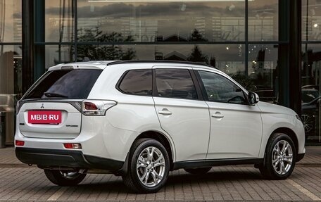 Mitsubishi Outlander III рестайлинг 3, 2014 год, 1 295 000 рублей, 6 фотография