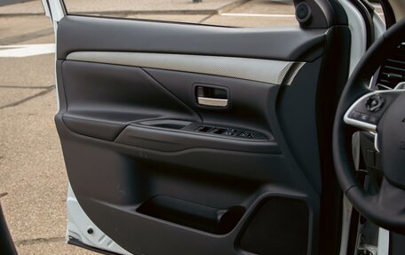 Mitsubishi Outlander III рестайлинг 3, 2014 год, 1 295 000 рублей, 12 фотография
