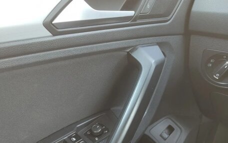 Volkswagen Tiguan II, 2018 год, 2 540 000 рублей, 13 фотография