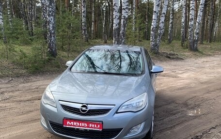 Opel Astra J, 2010 год, 650 000 рублей, 1 фотография