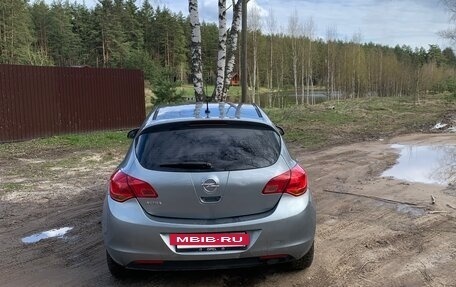 Opel Astra J, 2010 год, 650 000 рублей, 3 фотография