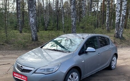 Opel Astra J, 2010 год, 650 000 рублей, 2 фотография