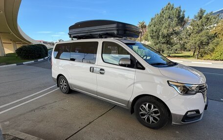 Hyundai Grand Starex Grand Starex I рестайлинг 2, 2018 год, 3 200 000 рублей, 2 фотография