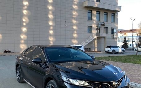 Toyota Camry, 2023 год, 3 760 000 рублей, 2 фотография