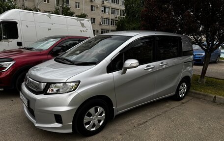 Honda Freed I, 2014 год, 1 385 000 рублей, 2 фотография
