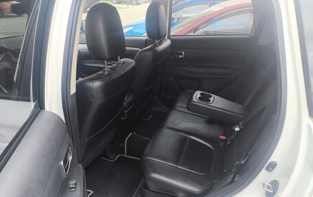 Mitsubishi Outlander III рестайлинг 3, 2013 год, 1 650 000 рублей, 2 фотография