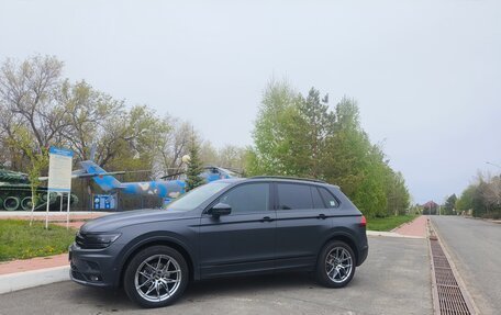 Volkswagen Tiguan II, 2020 год, 3 899 000 рублей, 2 фотография