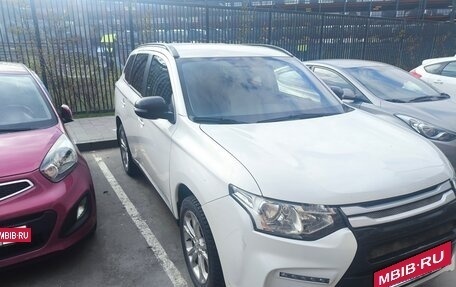 Mitsubishi Outlander III рестайлинг 3, 2013 год, 1 650 000 рублей, 6 фотография