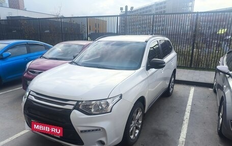Mitsubishi Outlander III рестайлинг 3, 2013 год, 1 650 000 рублей, 7 фотография