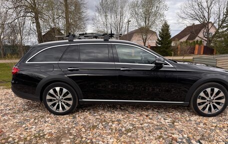 Mercedes-Benz E-Класс, 2017 год, 3 200 000 рублей, 3 фотография