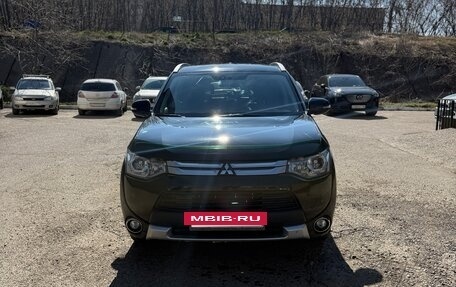 Mitsubishi Outlander III рестайлинг 3, 2014 год, 1 549 000 рублей, 2 фотография
