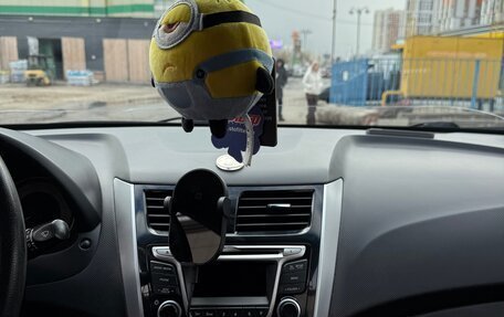 Hyundai Solaris II рестайлинг, 2012 год, 750 000 рублей, 10 фотография
