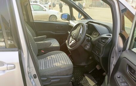 Toyota Voxy III, 2018 год, 2 300 000 рублей, 2 фотография