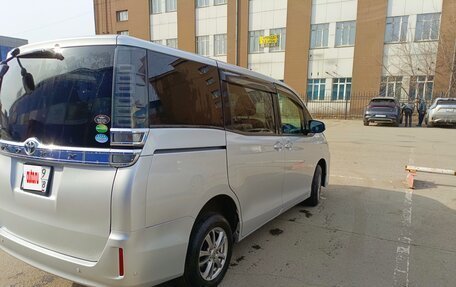 Toyota Voxy III, 2018 год, 2 300 000 рублей, 25 фотография