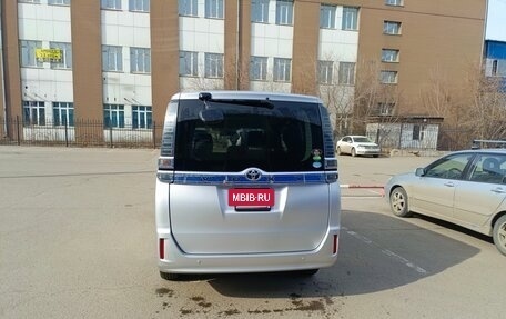 Toyota Voxy III, 2018 год, 2 300 000 рублей, 27 фотография