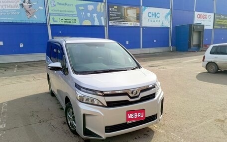Toyota Voxy III, 2018 год, 2 300 000 рублей, 16 фотография