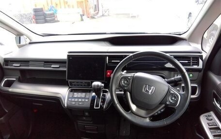 Honda Stepwgn IV, 2017 год, 2 470 000 рублей, 14 фотография