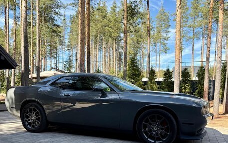 Dodge Challenger III рестайлинг 2, 2018 год, 3 600 000 рублей, 1 фотография