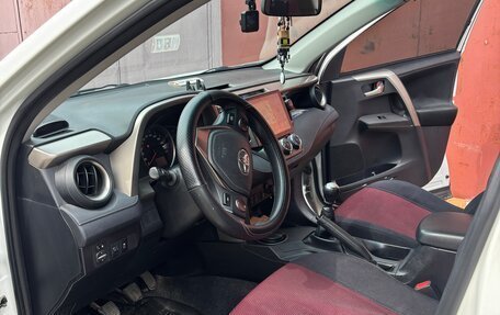Toyota RAV4, 2014 год, 1 850 000 рублей, 13 фотография