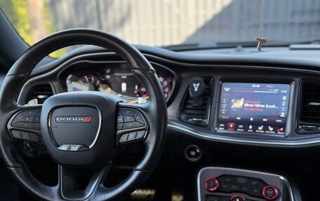 Dodge Challenger III рестайлинг 2, 2018 год, 3 600 000 рублей, 18 фотография