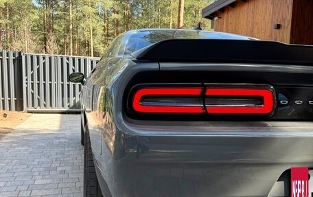 Dodge Challenger III рестайлинг 2, 2018 год, 3 600 000 рублей, 5 фотография