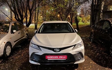 Toyota Camry, 2021 год, 3 500 000 рублей, 4 фотография
