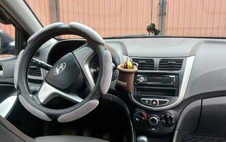 Hyundai Solaris II рестайлинг, 2013 год, 800 000 рублей, 7 фотография